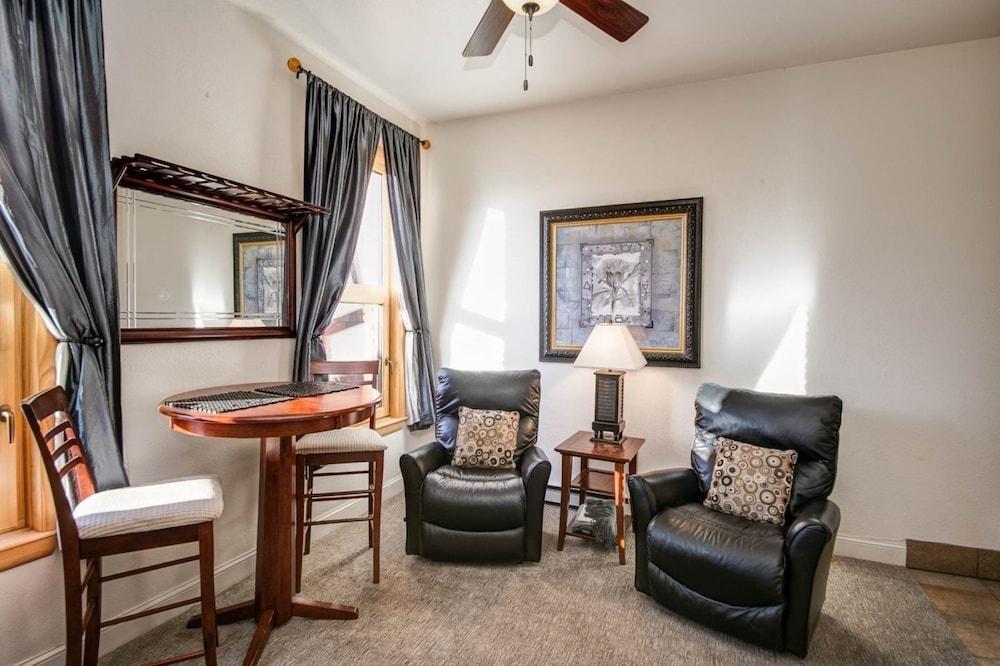 Bozeman - Smart and Sassy Living Area