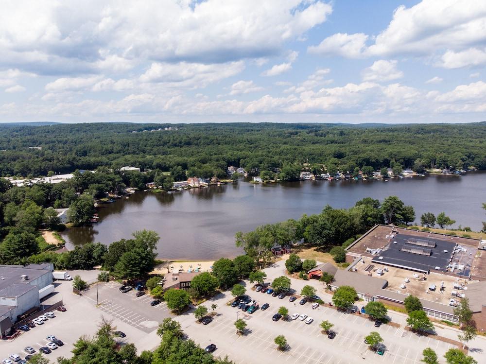 Sturbridge Host Hotel & Conference Center Exterior