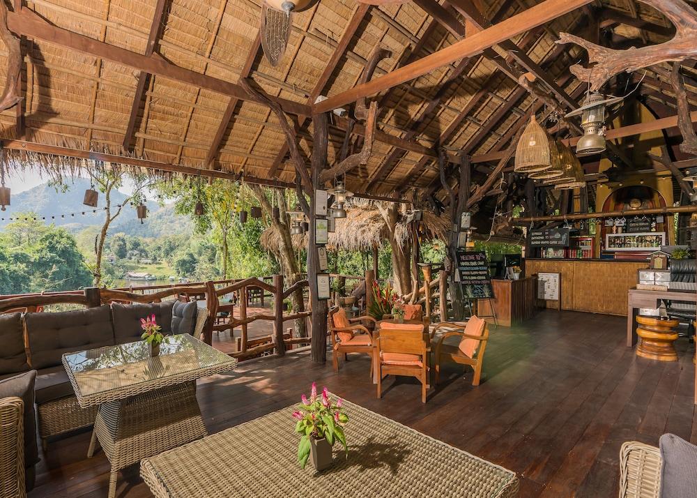 هينتوك ريفر كامب آت هيلفاير باس منطقة الجلوس في الردهة