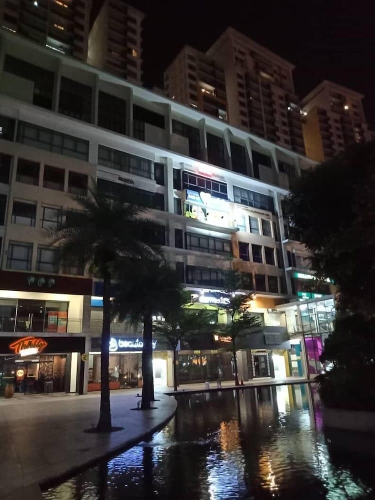 Setiawalk Exterior