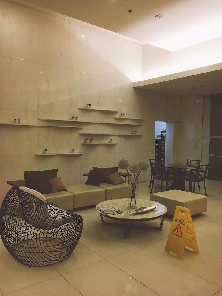 إيه مودرن آند لاكزوريوس ليفينج - للبالغين فقط منطقة الجلوس في الردهة