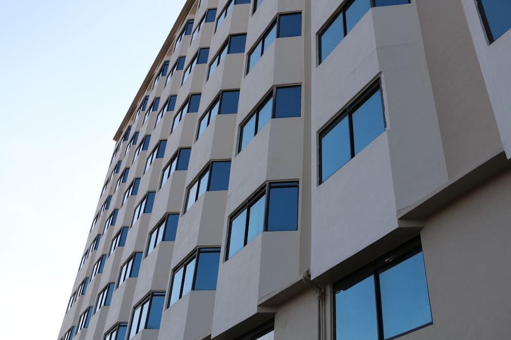 إيجل باي يهوتل تفاصيل الفندق من الخارج