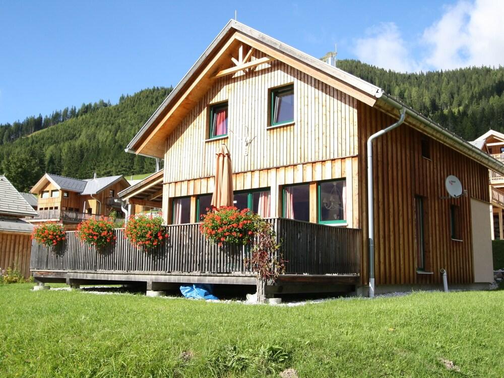 Mountain Chalet in the lap of Luxury With Bubble Bath in Hohentauern