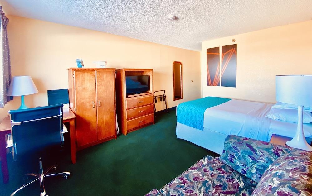 هاورد جونسون باي ويندام دينفر ويست أخرى