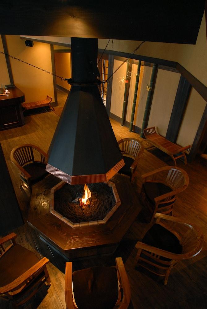 Yufuin Onsen Toshoan Lobby