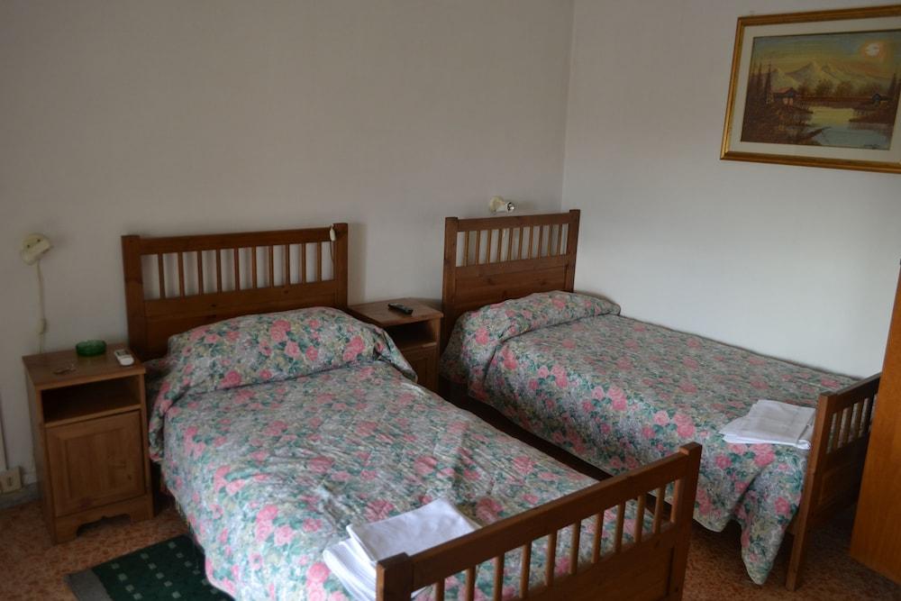 Albergo Abruzzese Room