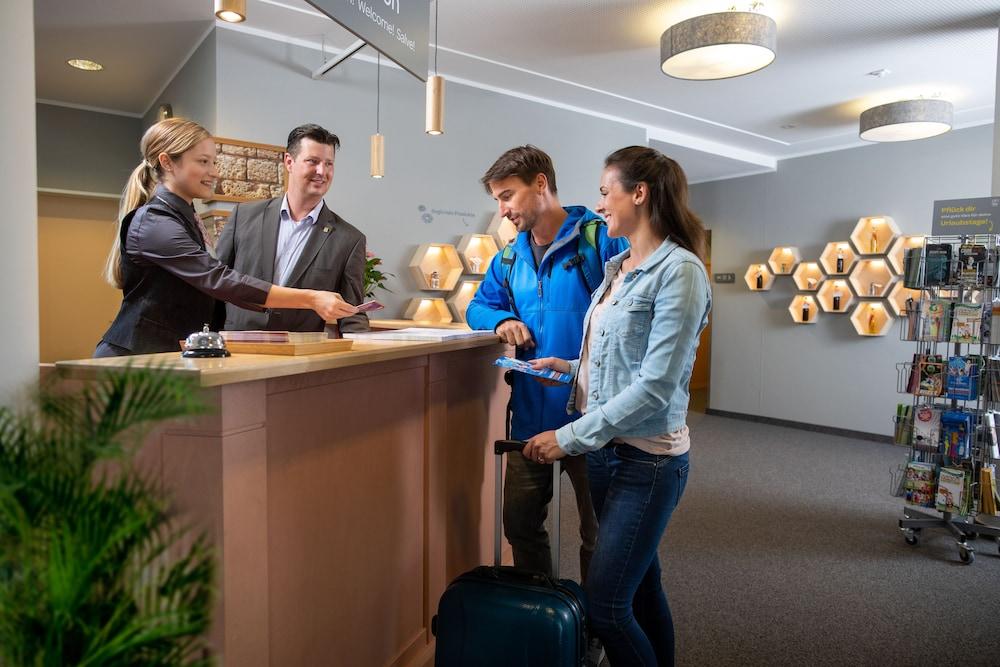 جوفا هوتل كيمبتين منطقة الاستقبال