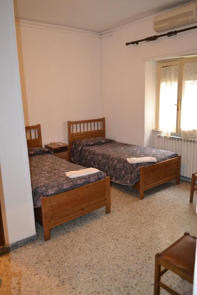 Albergo Abruzzese Room