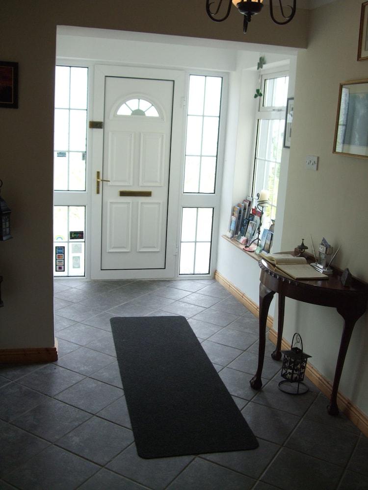 جلوكا مورا بي آند بي الفندق من الداخل