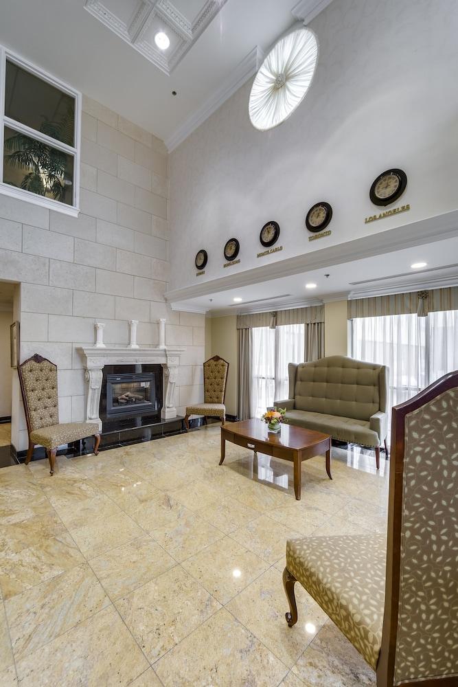 Monte Carlo Inn Vaughan Suites Lobby Sitting Area
