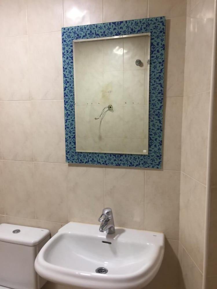 كاسا بالاثيو إل كوندي دي لا كانادا حمام