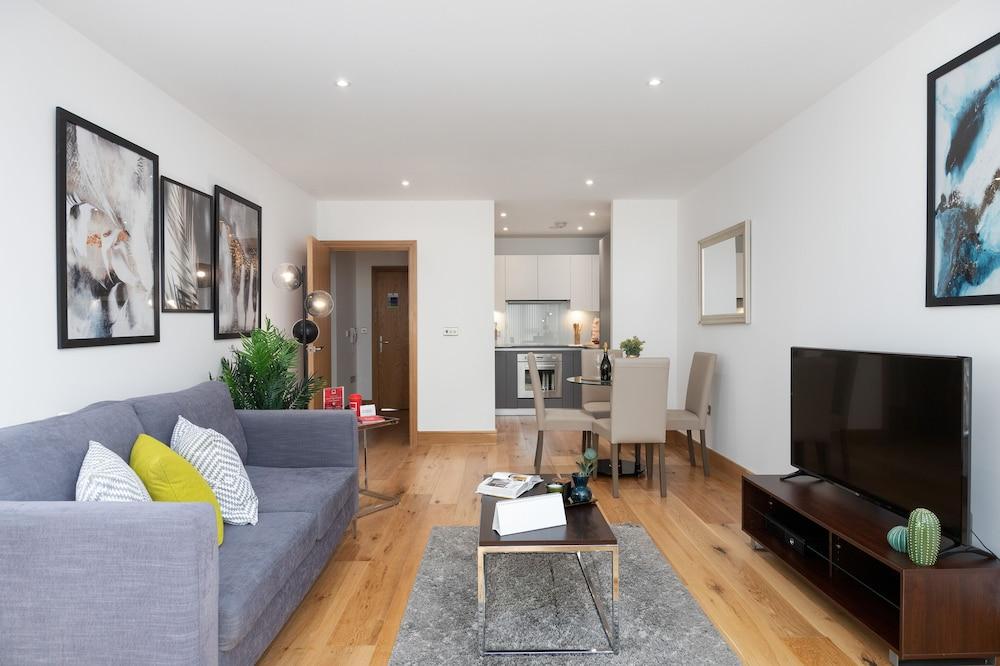 فيوجن كورت سيرفيسد أبارتمنتس باي ماي سكوير