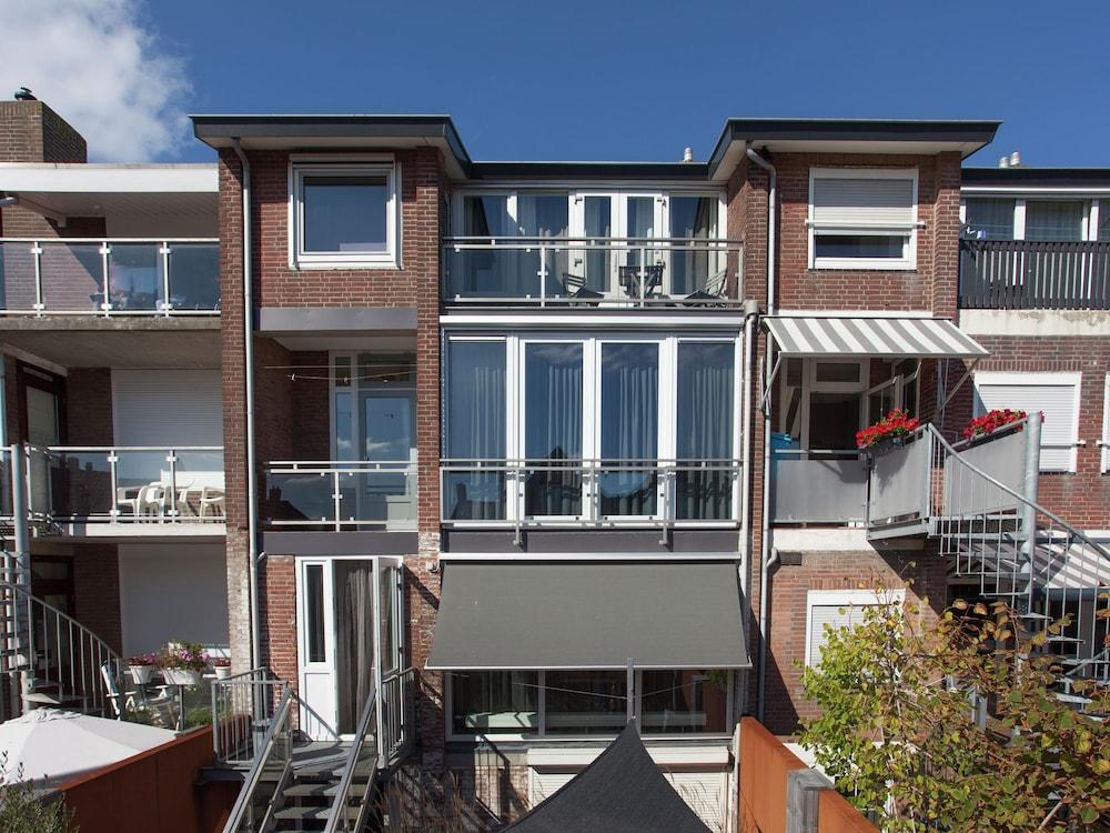 كوزي أبارتمنت إن كاتويك ويذ بالكوني