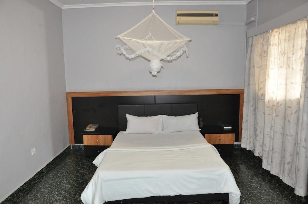 Chilambula Lodge Room