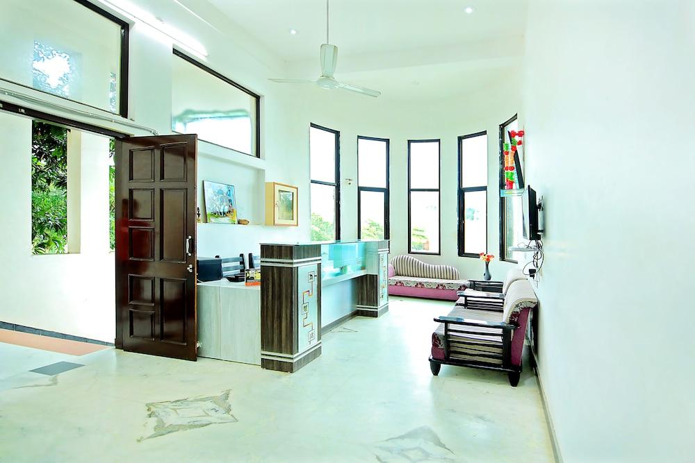 رانج بهاوان إن - إيه ليك فيو هوتل منطقة الاستقبال