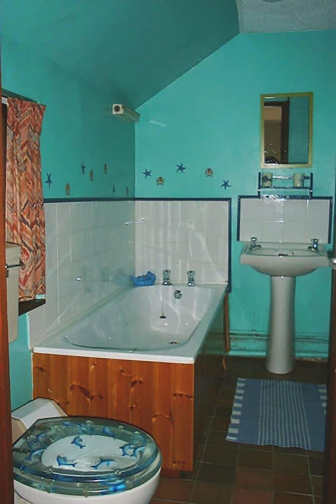 Cwm Irfon Lodge Cottages Bathroom