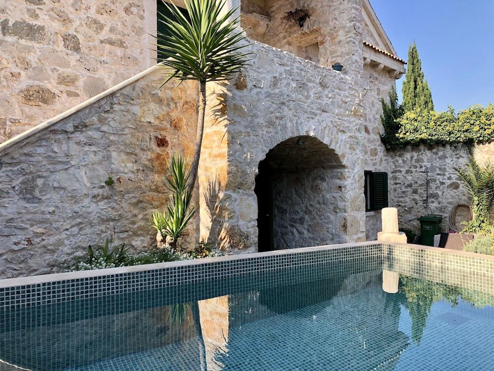 هوليداي فيلا بلو تري