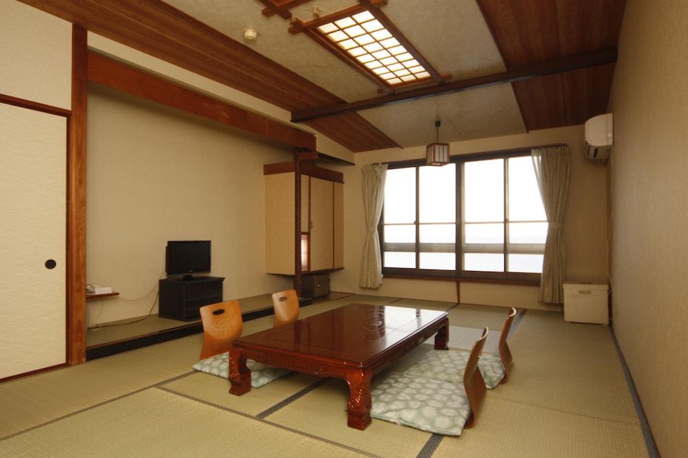 Hoshi Hotel