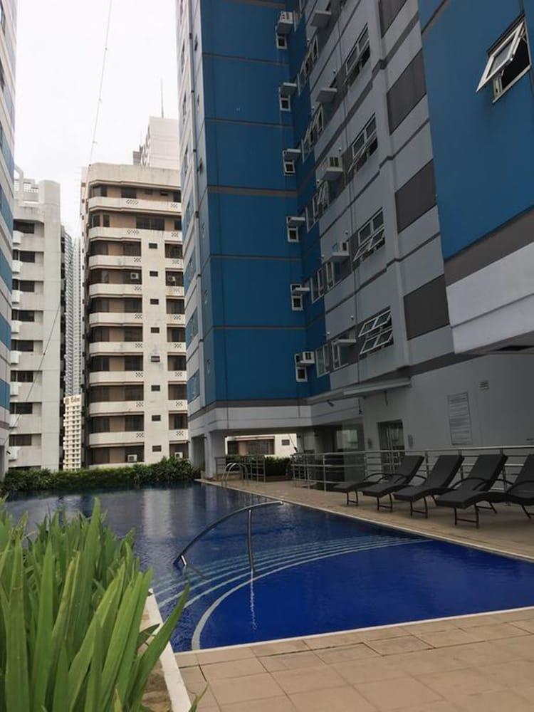 سكاندينيفيان ستوديو آت ذا بيرل بليس حمام سباحة مكشوف