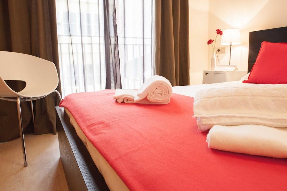 هولوت بي آند بي فالنسيا غرفة