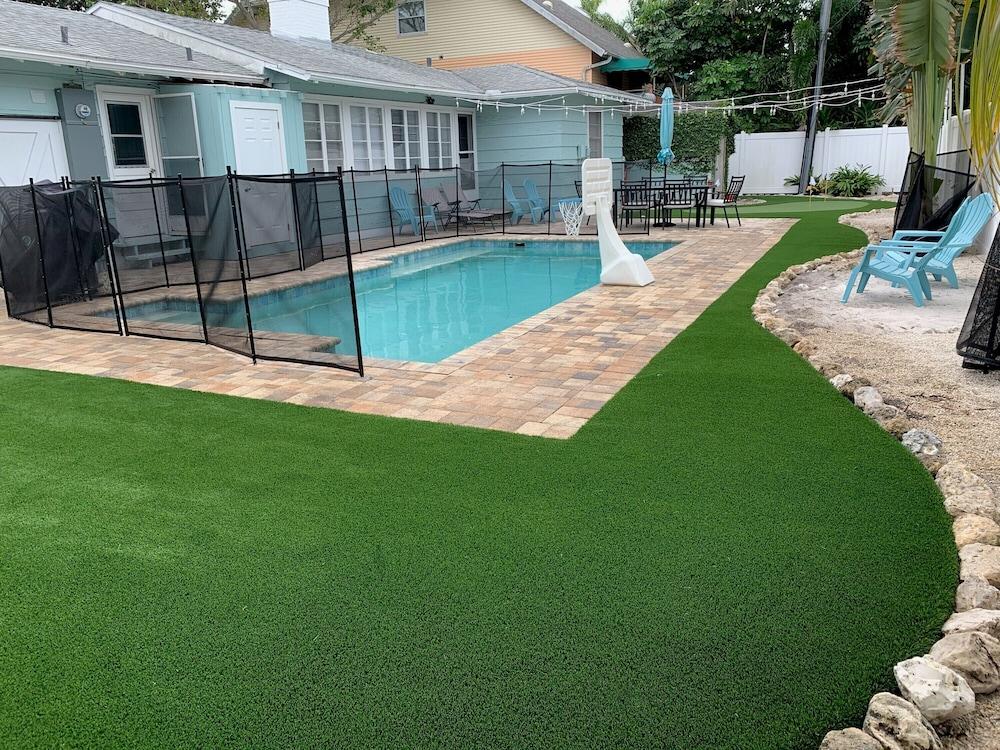 رادز كوزي كوتيدج أون كانال حمام سباحة مكشوف