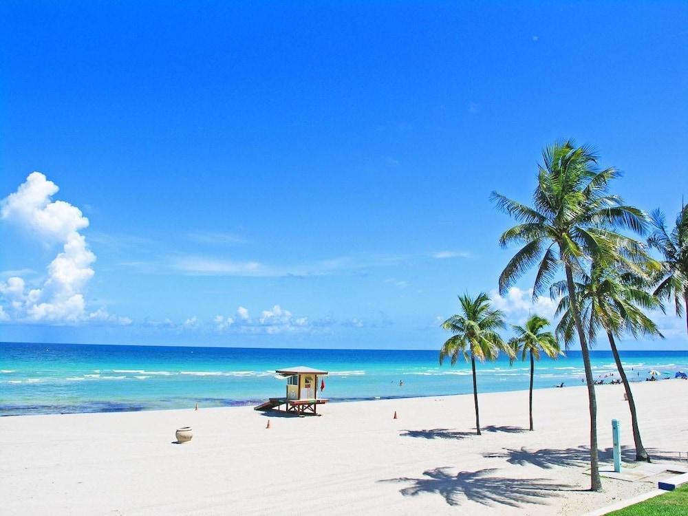 Gorgeous Gem, Walk From the Ocean!! Beach