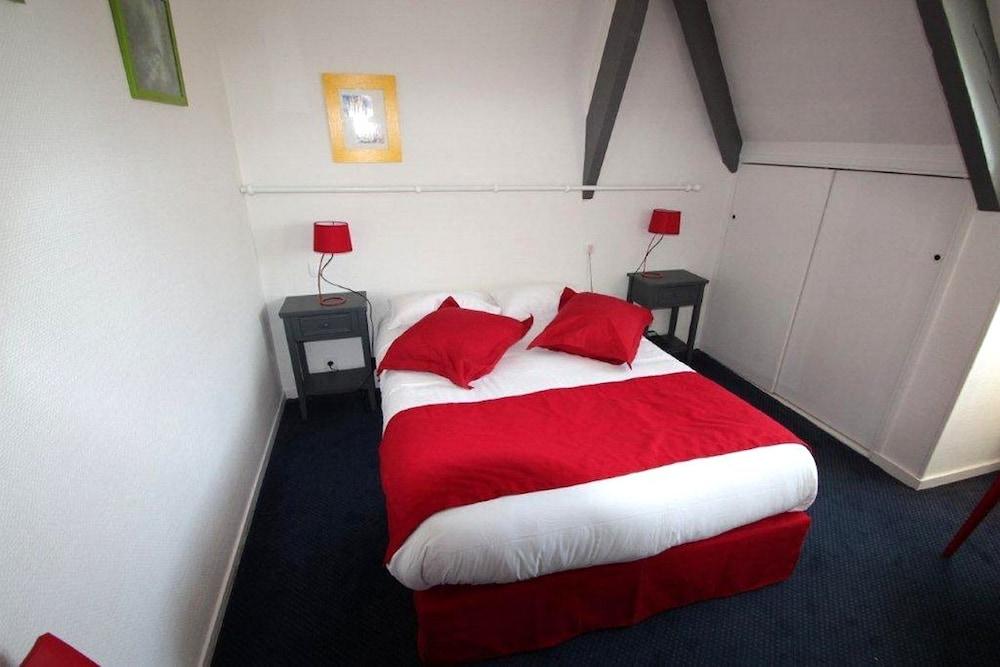 Logis Auberge de Kerveoc'h Room