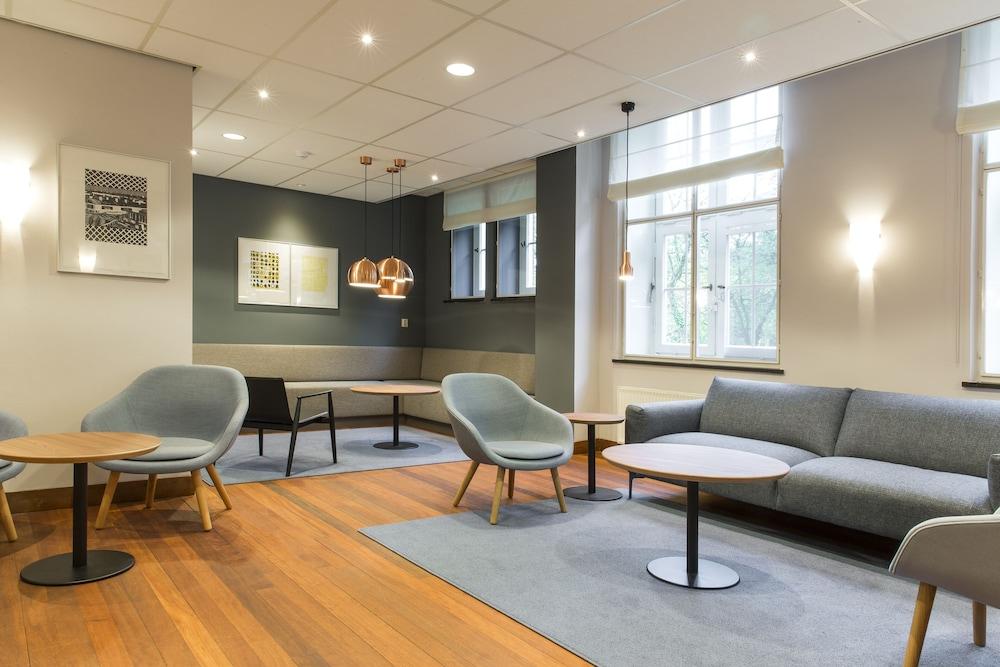 كونفيرنتيهوتل كونتكت در كونتيننتن منطقة الجلوس في الردهة