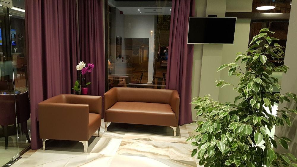 سيناتور هوتيل