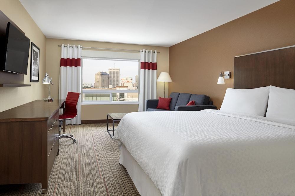 Four Points By Sheraton Regina Room