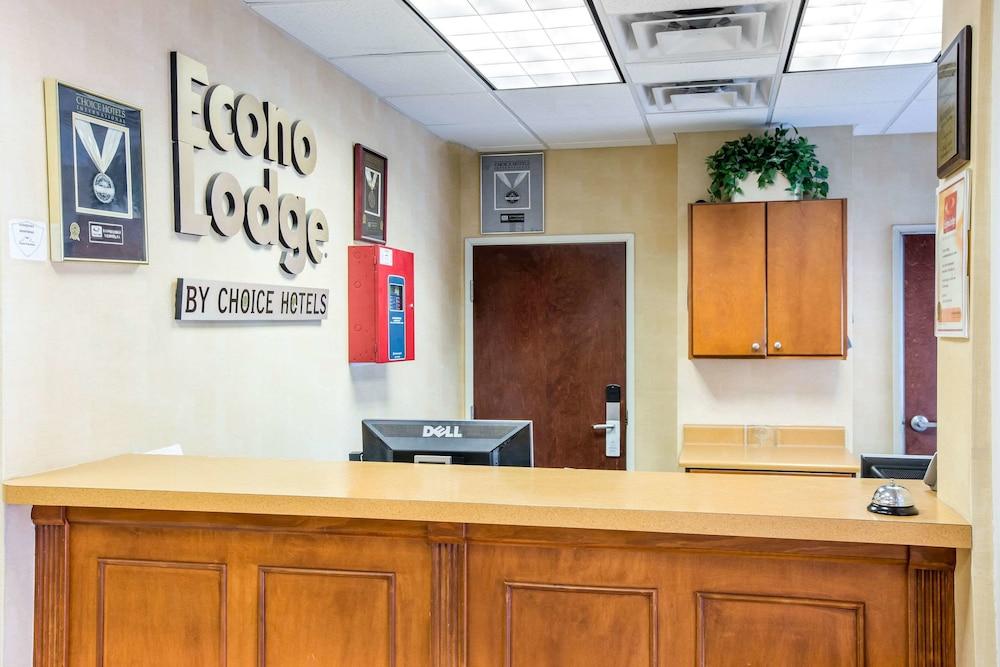 Econo Lodge Valdosta Mall Area Lobby