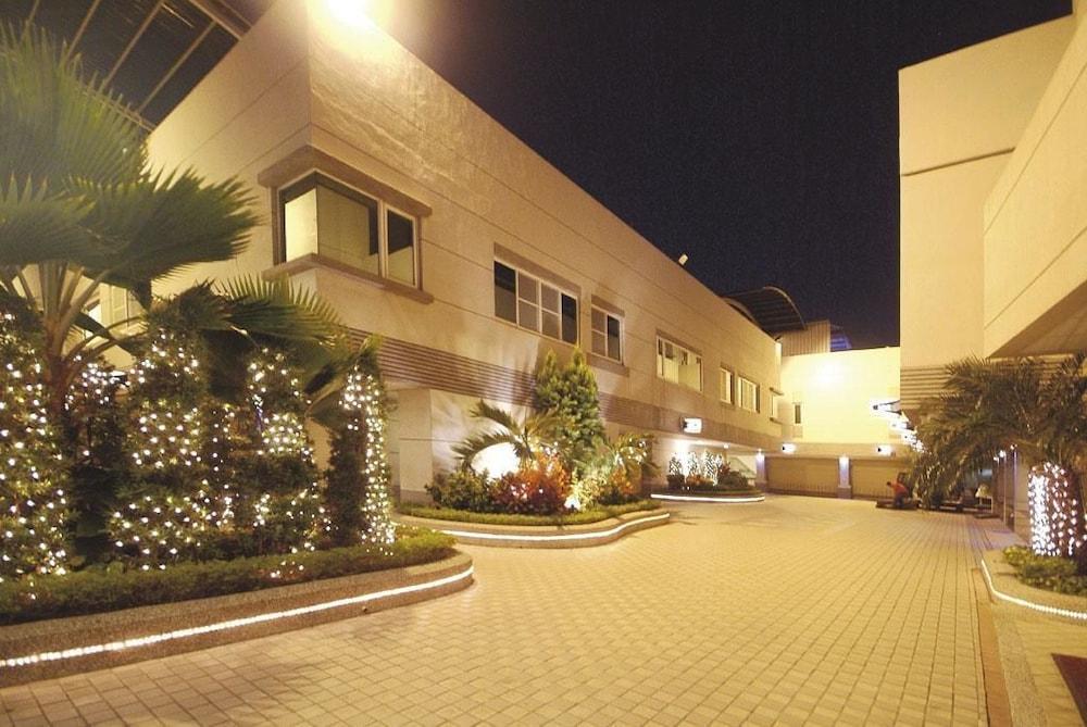 Hwu Meei Motel Exterior