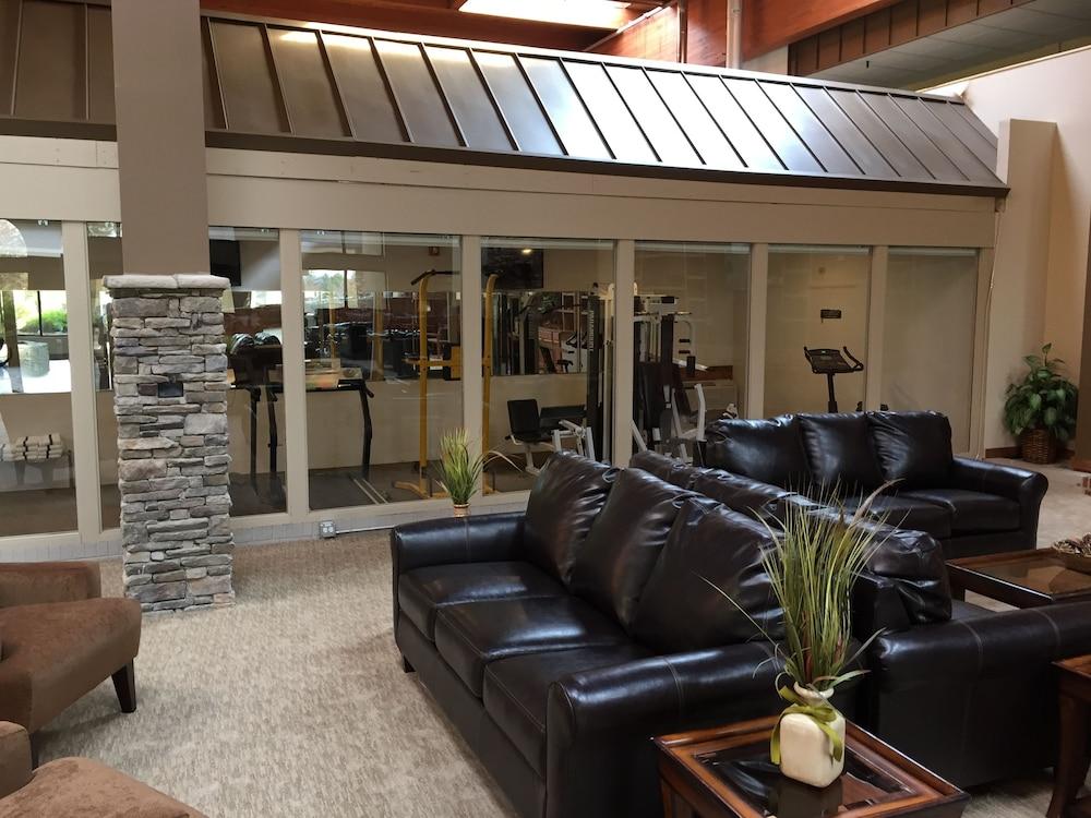 كاسكادز ماونتن ريزور ، آن أسيند كوليكشن هوتل منطقة الجلوس في الردهة