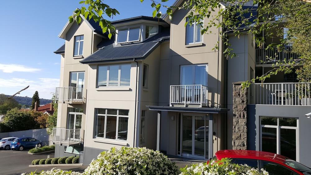 Bluestone On George Exterior