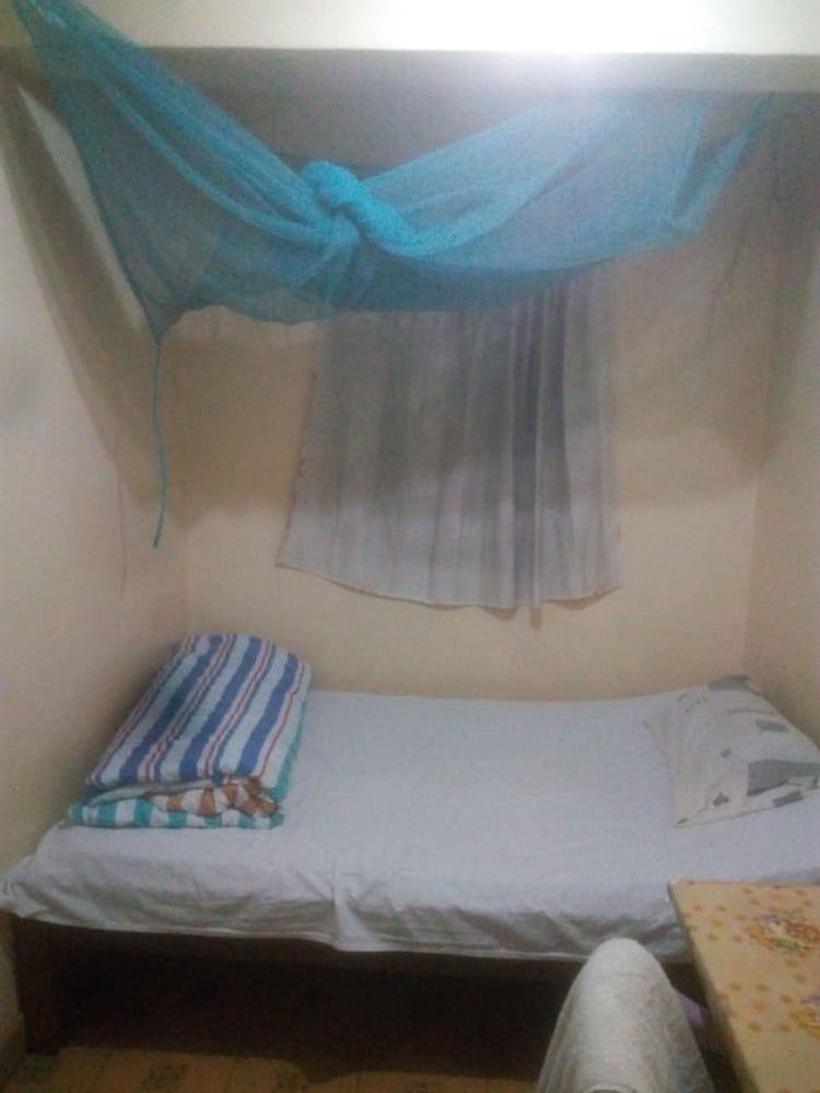 نيبز جيست رومز غرفة