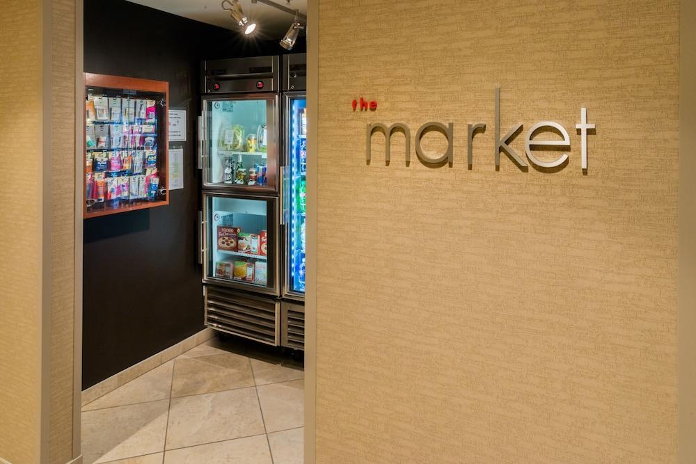 كورتيارد ثاوزند أوكس مقاطعة فينتورا الردهة