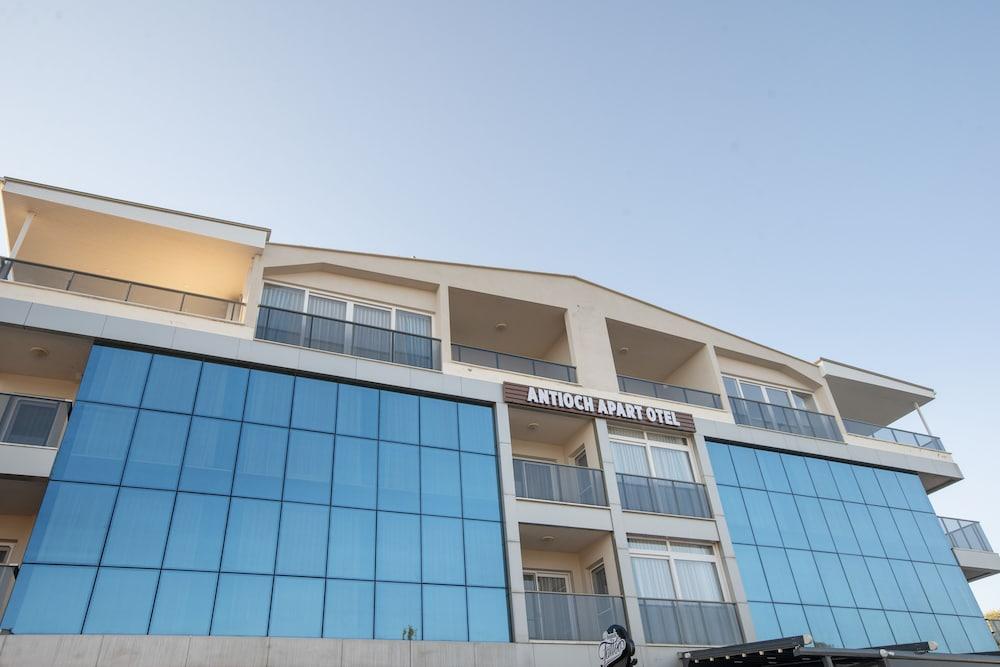 أنتيوش أبارت أوتل الصورة الأساسية