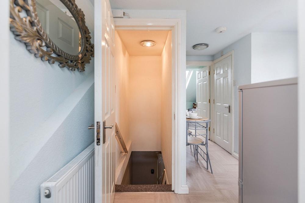 واتفورد جينرال سويتس داخلي