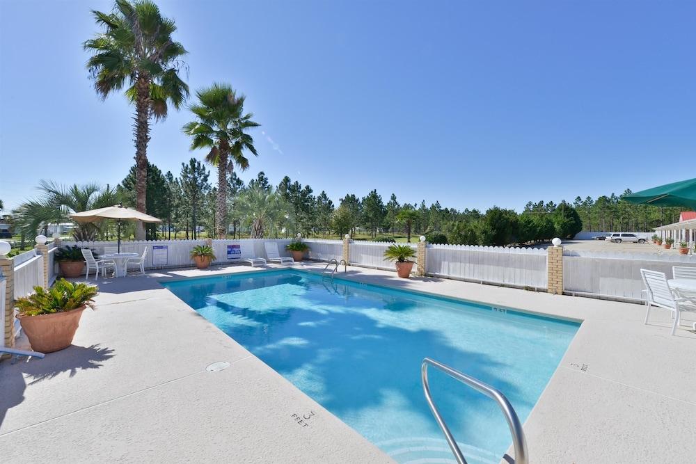 Americas Best Value Inn Hazlehurst, GA Waterslide