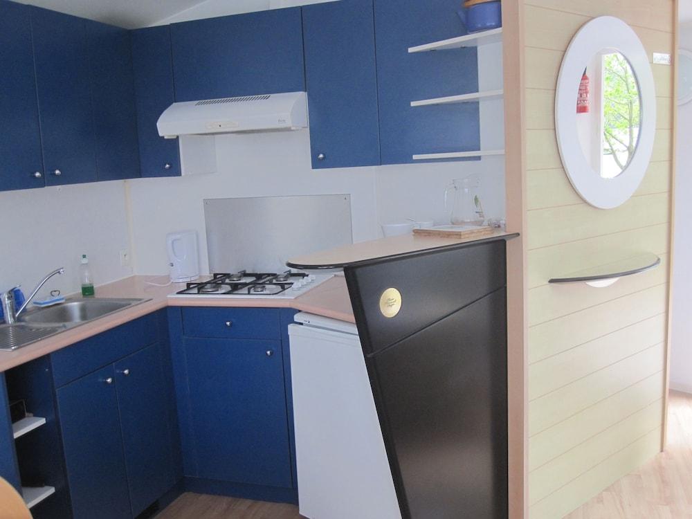Camping Les Capucines Private kitchen