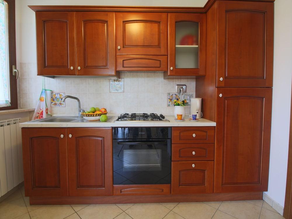 Flat in Stately Home With Swimming Pool and Barbecue