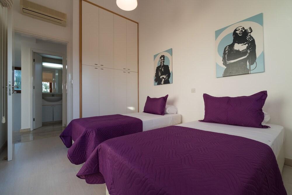 Beautiful 2 Bedroom Villa Proteus HG29 with private pool and pretty golf course views, Short walk to resort village square on Aphrodite Hills Room