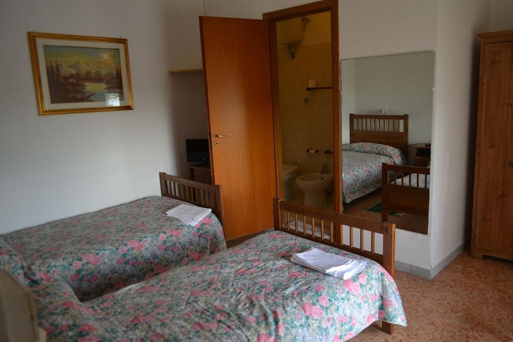 Albergo Abruzzese Room
