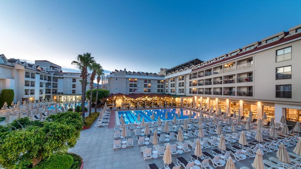 جوليان كلوب هوتل - شامل جميع الخدمات الصورة الأساسية