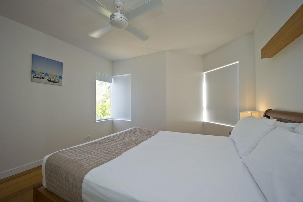 Maggies Beachfront Apt. 6 Room