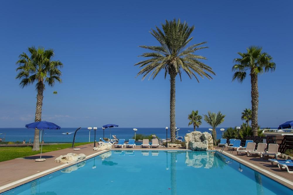 Fig Tree Bay Outdoor Pool