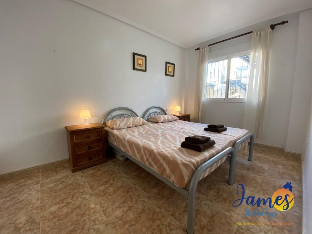 La Cinuelica R3 1st flr apt Overlooking Pool L149 Room