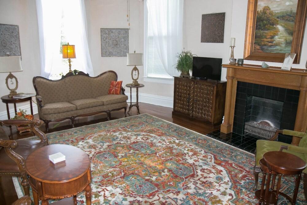 لوريل مانور بيد آند بريكفاست أخرى