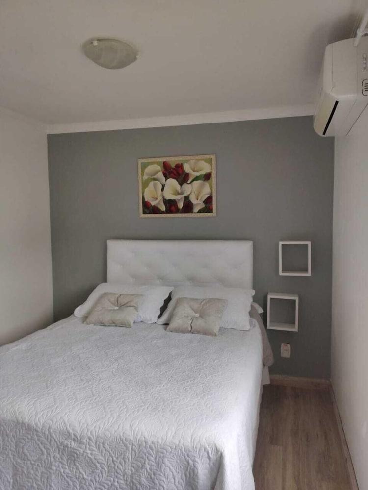 Amber 449 Room