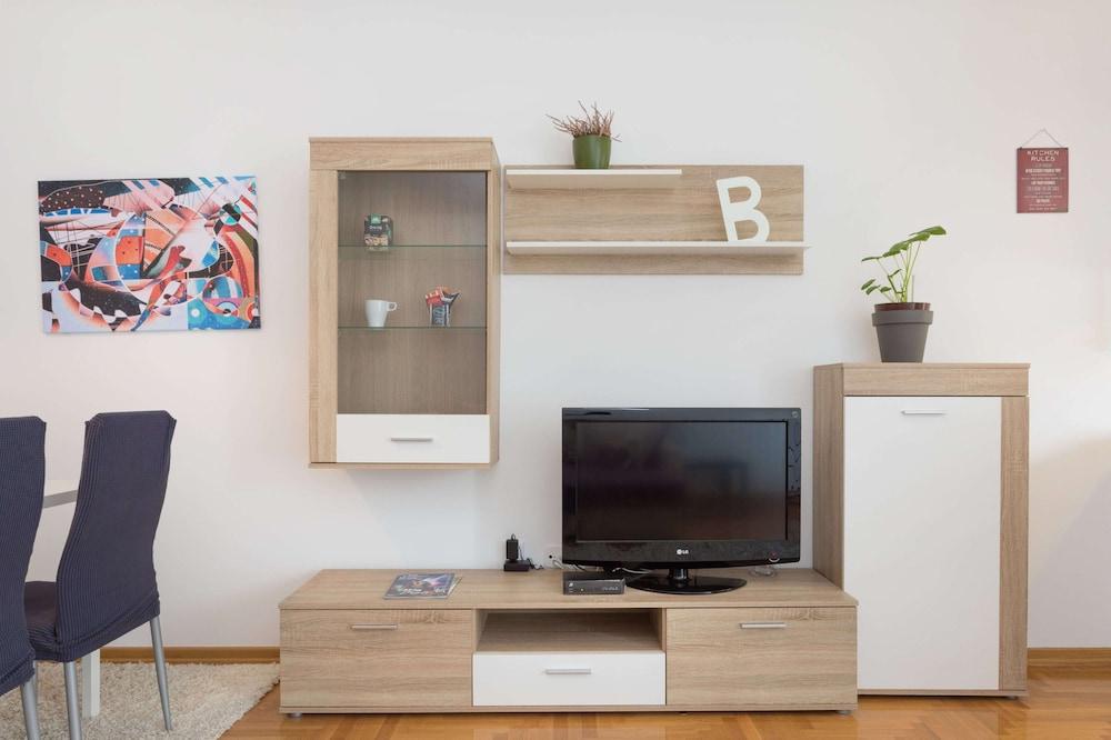 Cute and Sunny Studio in Zagreb With Balcony & Free Parking Interior